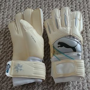 Soccer goalie gloves